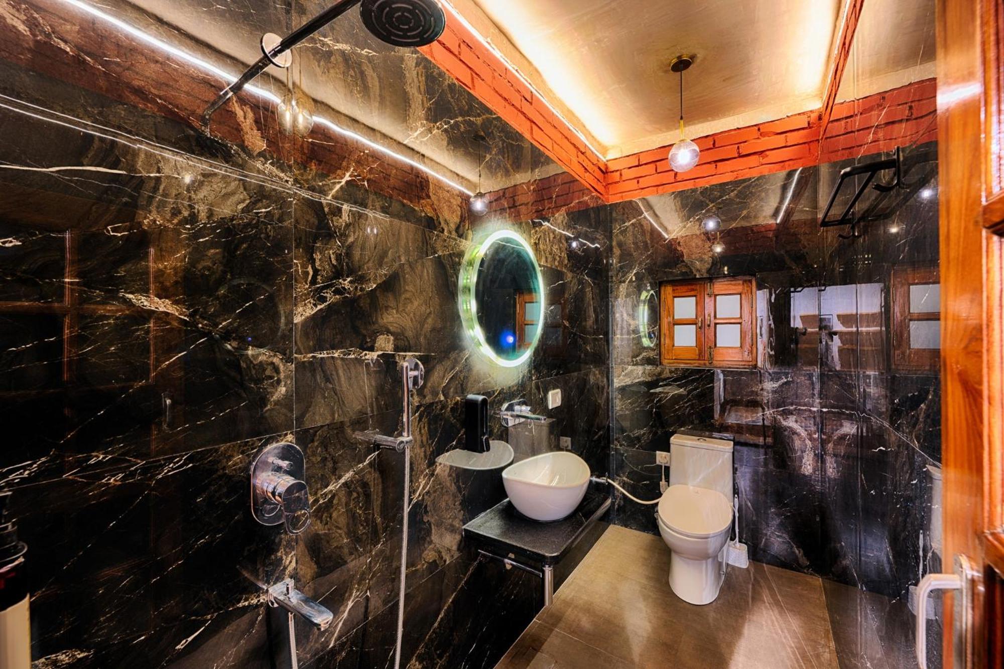 International Travellers' Hostel By Ith Stays Varanasi Eksteriør billede